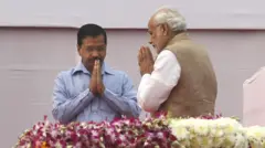 प्रधानमंत्री नरेंद्र मोदी और दिल्ली के मुख्यमंत्री अरविंद केजरीवाल