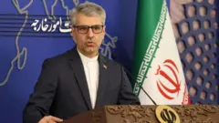سخنگوی وزارت خارجه ایران گفته ایران آمادگی نشست مشترک با سه کشور اروپایی را دارد و باید بر سر زمان آن با بریتانیا، فرانسه و آلمان به جمع‌بندی برسد