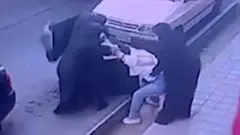 الحجاب في إيران: شرطة "الأخلاق" تعتقل بعنف فتيات يظهرن شعرهن