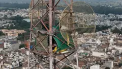 టవర్ మీద టెంట్ వేసుకున్న గుర్జీత్ సింగ్ 