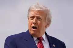 Trump com a boca aberta