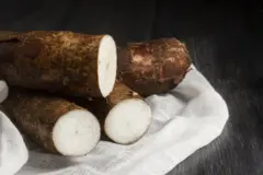 Des tubercules de manioc