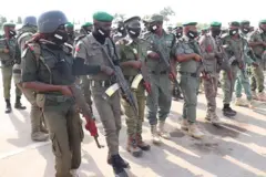 Ndị uweojii nọ ọrụ ichekwa iwu mba ọbụla n'obodo niile.
