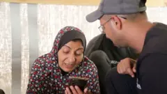 "أود تقبيل التراب الذي يمشون عليه، فالاشتياق هو أصعب شيء" 