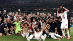 فرحة لاعبي منتخب المغرب بعد بلوغ دور الستة عشر من كأس العالم 2026
