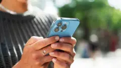 آئی فون، ایپل