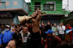 घण्टी बोकिरहेका मानिस