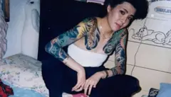 Nishimura Mako, à ses débuts dans le Yakuza, peu après avoir été amputé du petit doigt.