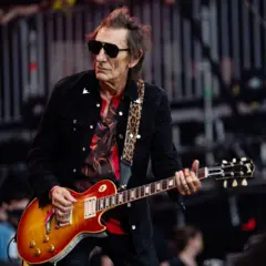 Ronnie Wood, dos Rolling Stones, durante sua participação no palco