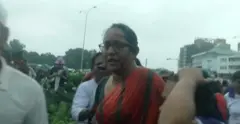 පාර්ලිමේන්තු මන්ත්‍රිනී හරිනි අමරසුරිය ඇතුළු ජාජබ කාන්තාවන්ට පොලිසියෙන් ජල ප්‍රහාර