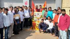 17 जानेवारी 2021 रोजी हुतात्मा दिन साजरे करताना बेळगावमधील नागरिक