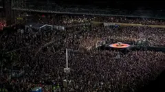 Vista aérea do show da Lady Gaga na praia de Copacabana