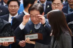 이재명 대표가 26일 서울 서초구 서울고등법원에서 열린 공직선거법 위반 혐의 항소심 선고 공판에 출석하고 있다