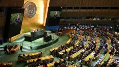 ፕረዚደንት ማክሮን ኣብ ባይቶ ሕቡራት ሃገራት መደረ እናኣስምዐ