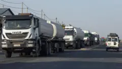 ከጅቡቲ ወደብ ወደ ኢትዮጵያ እየተመለሱ ያሉ የቦቴ መኪናዎች ተደርድረው