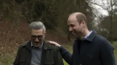 Принц Уильям держит руку на плече Юджина Леви