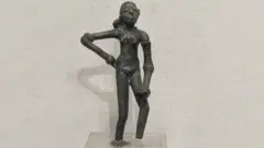 डांसिंग गर्ल