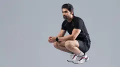 पायावर बसणे