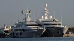 Яхта в порту