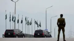 பாகிஸ்தானில் அமெரிக்கா மற்றும் இரான் இடையேயான சாத்தியமான இரண்டாம் கட்டப் பேச்சுவார்த்தை தொடங்குவதற்கு முன்னதாக செய்யப்பட்ட பாதுகாப்பு ஏற்பாடுகள்.