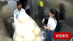 பலூன்களுடன் லிப்டுக்குள் நுழையும் நபர் 