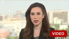 நேரலையின் போது தாக்குதல் அதிர்ச்சியில் செய்திவாசிப்பாளர் 