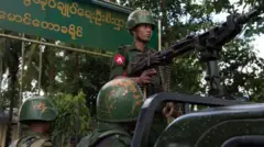  မောင်တောမှာ စစ်ကောင်စီ စခန်း ၂ ခုအသိမ်းခံထားရ ပြီးတိုက်ပွဲတွေ ဖြစ်နေ  (ပုံအဟောင်း)