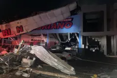 Destruição deixada por tornado