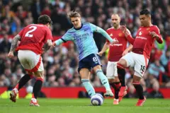 Maanchister Yuunaayitid 1-1 Arsenaal