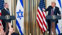 Presiden AS Donald Trump (kiri) dan Perdana Menteri Israel, Benjamin Netanyahu di Gedung Putih, 29 September 2025.