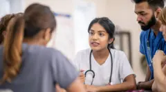 கல்வி கற்க இந்திய மாணவர்கள் வங்கதேசத்தை நோக்கி படையெடுப்பது ஏன்? 