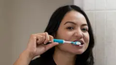 టూత్‌బ్రష్, బ్యాక్టీరియా, వైరస్, అనారోగ్యం, పళ్లు, చిగుళ్లు