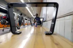 Objeto para impedir que pessoas sem-teto ou com deficiência fiquem em determinadas áreas públicas