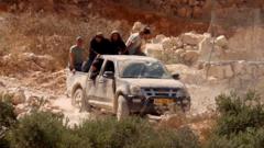 Las familias palestinas que llevan 4 días asediadas por colonos israelíes en Cisjordania