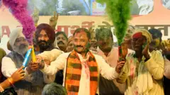 सीएए लागू होने पर जश्न मनाते दिल्ली बीजेपी के नेता