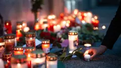 Стихийный мемориал у школы