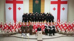 Mikheil Kavelashvili parlamentoda yemin ederek göreve başladı.