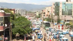 ግጭቱን ተከትሎ በከተማዋ በስፋት የሚታዩት የባጃጆችም ሆነ የሰው እንቅስቃሴ አለመኖሩን ነዋሪዎች ይናገራሉ 
