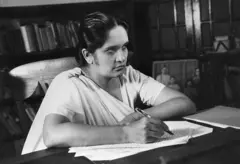 සිරිමාවෝ බණ්ඩාරනායක අගමැතිනියට එරෙහි විශ්වාසභංග යෝජනා කොල්වින් ආර් ද සිල්වා විසින් ඉදිරිපත් කරන ලදී. 