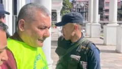 पक्राउ परेका व्यवसायी दुर्गा प्रसाईँ जिल्ला प्रशासन कार्यालयमा