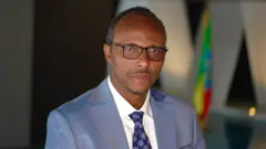 Dr Haabtaamuu Ittafaa, Ministira Bishaaniifi Inarjii Itoophiyaa waajjira keessa taa'anii suuraa ka'an