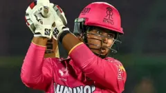 वैभव सूर्यवंशी आयपीएलमध्ये राजस्थान रॉयल्सकडून खेळतो.