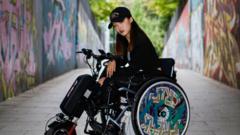 'Telefonlarımızı süsleyebiliyorsak, tekerlekli sandalyelerimizi neden süslemeyelim?'