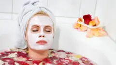 Жінка у ванній