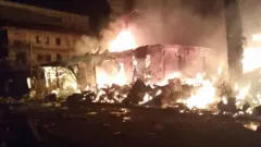 Marakwa na foto si n'ebe ọkụ gbara n'Ahịa Ọnịcha, na 2022.