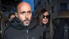 Los propietarios del bar, Jacques Moretti (izquierda) y Jessica Moretti, en una audiencia en la Fiscalía del Cantón de Valais, el 9 de enero de 2026.