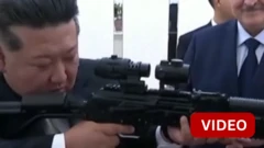 காணொளி: வடகொரிய அதிபருக்கு ரைபிள் பரிசு வழங்கிய பெலாரூஸ் அதிபர்