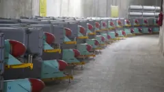 İran'ın İHA'ları bir ambarda onlarcası yanyana dizili.