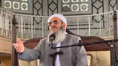 مولوی عبدالحمید باز هم از جریمه‌های سنگین در لایحه حجاب و عفاف انتقاد کرد 