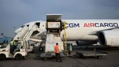 দিল্লি বিমানবন্দর দিয়ে তৈরি পোশাকসহ বাংলাদেশি কিছু পণ্য অন্য দেশে রপ্তানি হতো